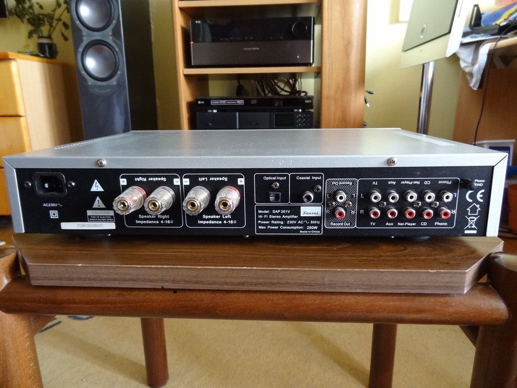 Naim UnitiQute 2B - zeleni ekran donekle razbija dosadu