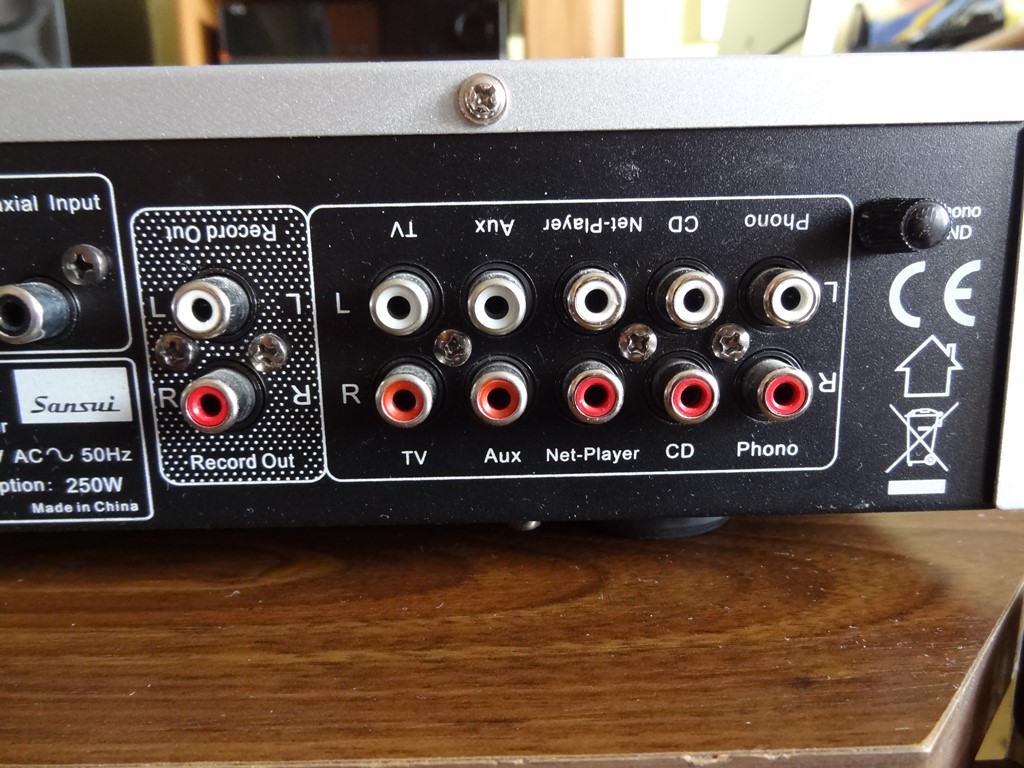 Naim UnitiQute 2B - zeleni ekran donekle razbija dosadu